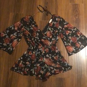 Floral romper xs